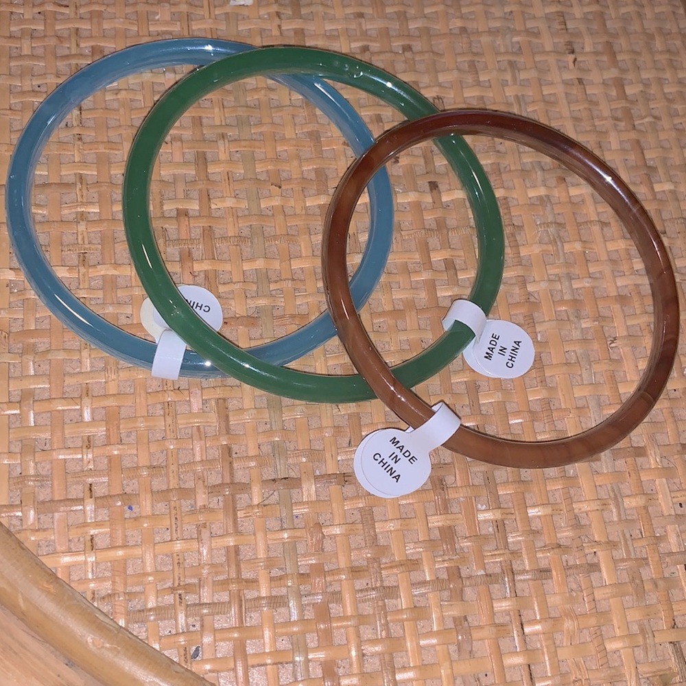 🦋Beya Women/teen girls set of 3 bangle bracelets🦋